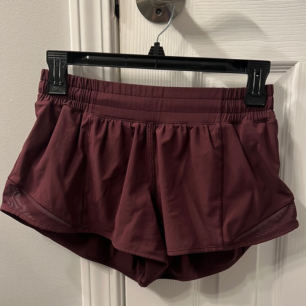 Lululemon Hotty Hot Low-Rise Lined Short 2.5